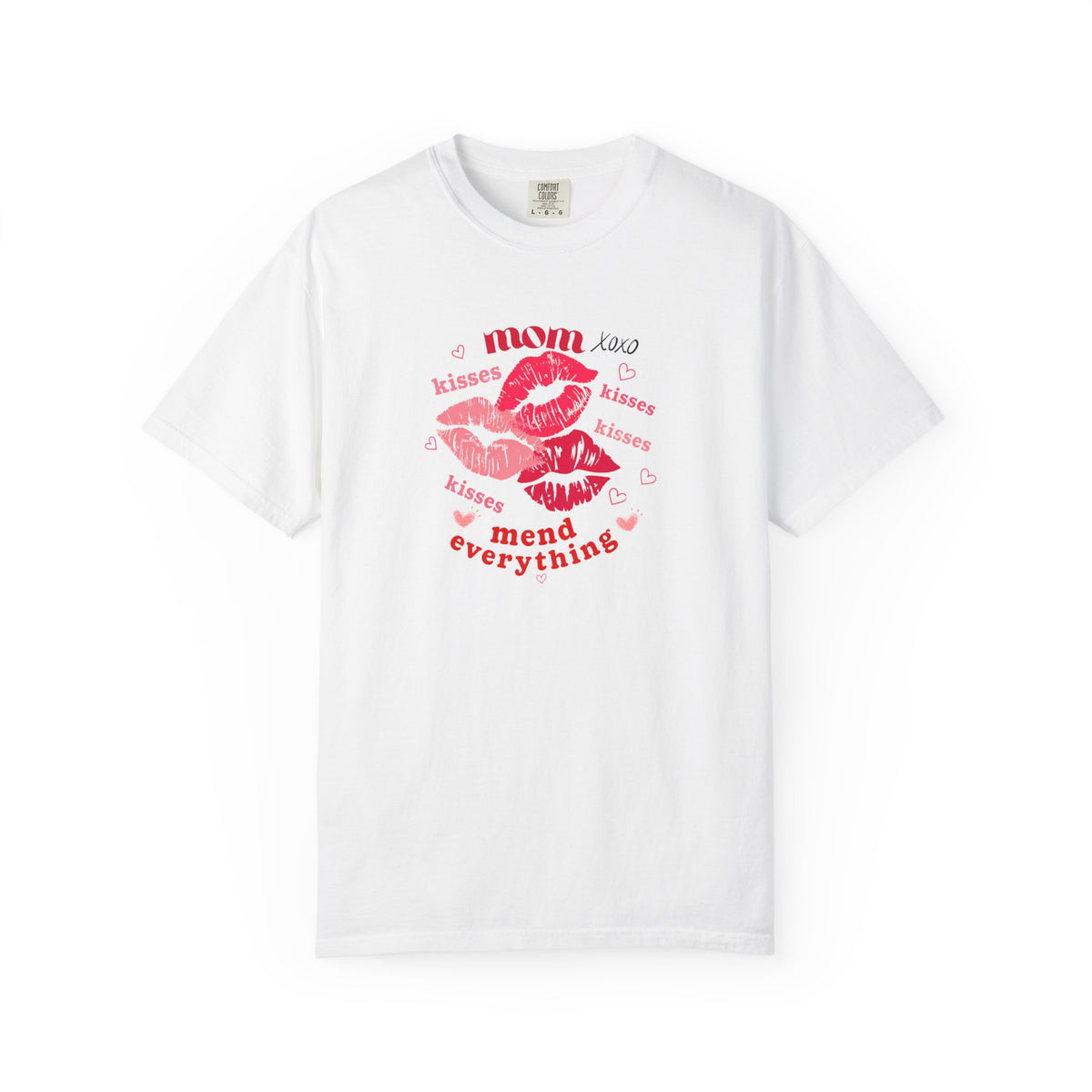 MOM — Mend Everything Kiss Print T-Shirt