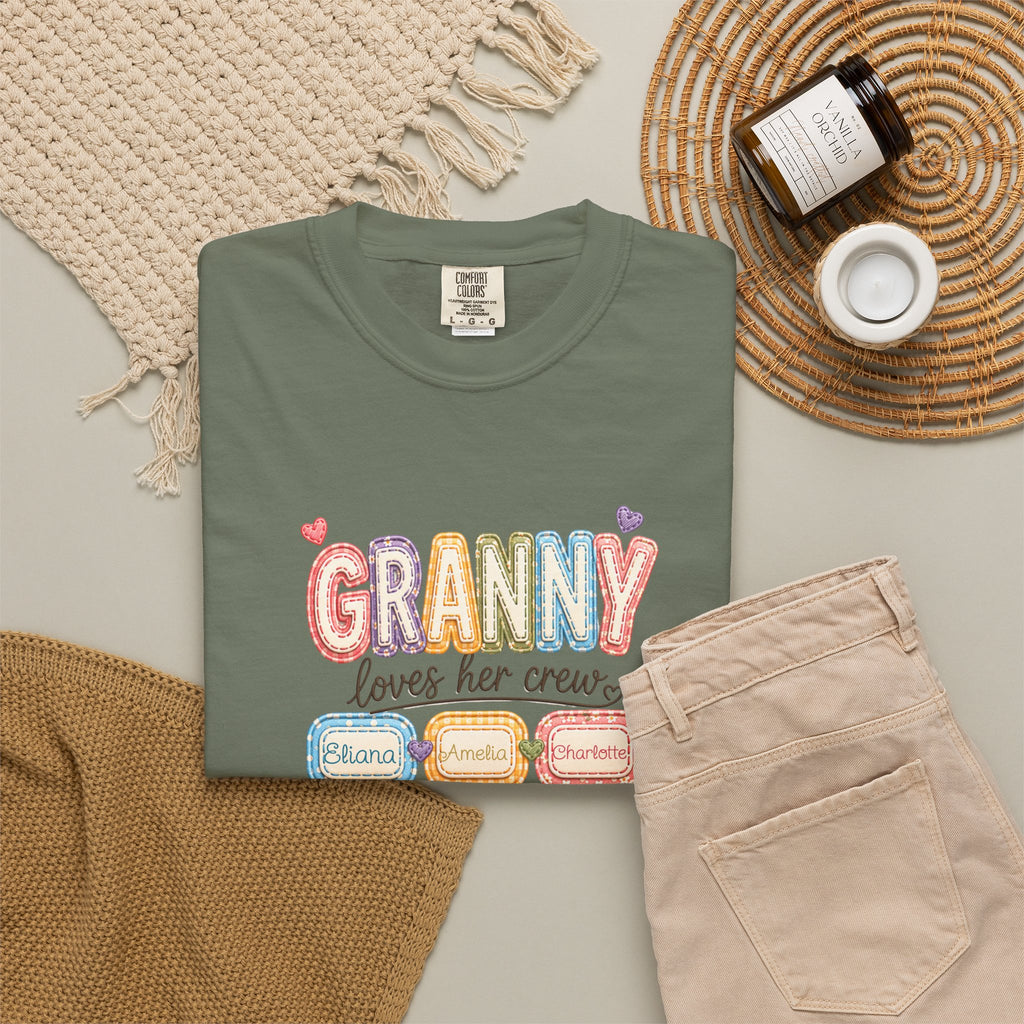 Granny Loves Her Crew T-Shirt – Cute Grandma Family Names Tee