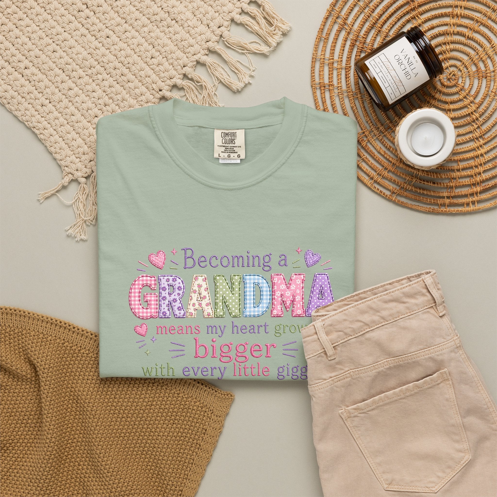 Grandma T-Shirt - "Becoming a Grandma Means My Heart Grows Bigger" - Cute Pastel New Grandma Gift