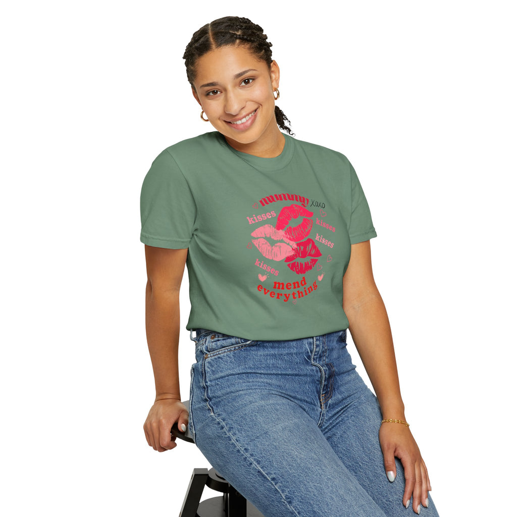 MUMMY — Mend Everything Kiss Print T-Shirt