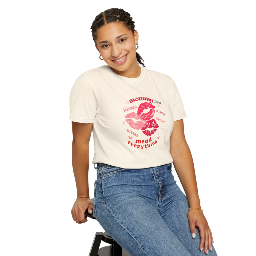 MOMMY — Mend Everything Kiss Print T-Shirt