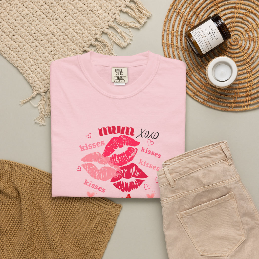 MUM — Mend Everything Kiss Print T-Shirt