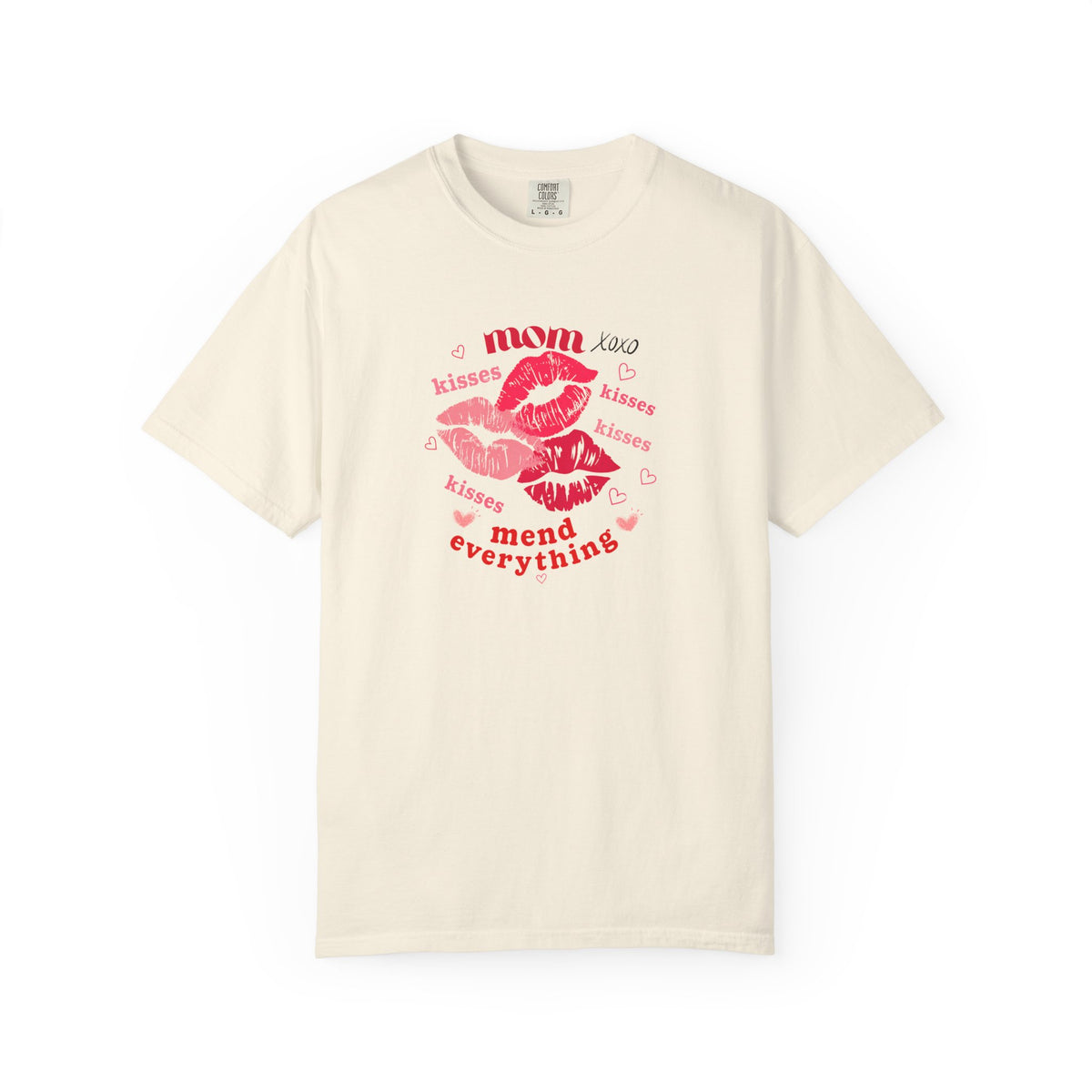 MOM — Mend Everything Kiss Print T-Shirt