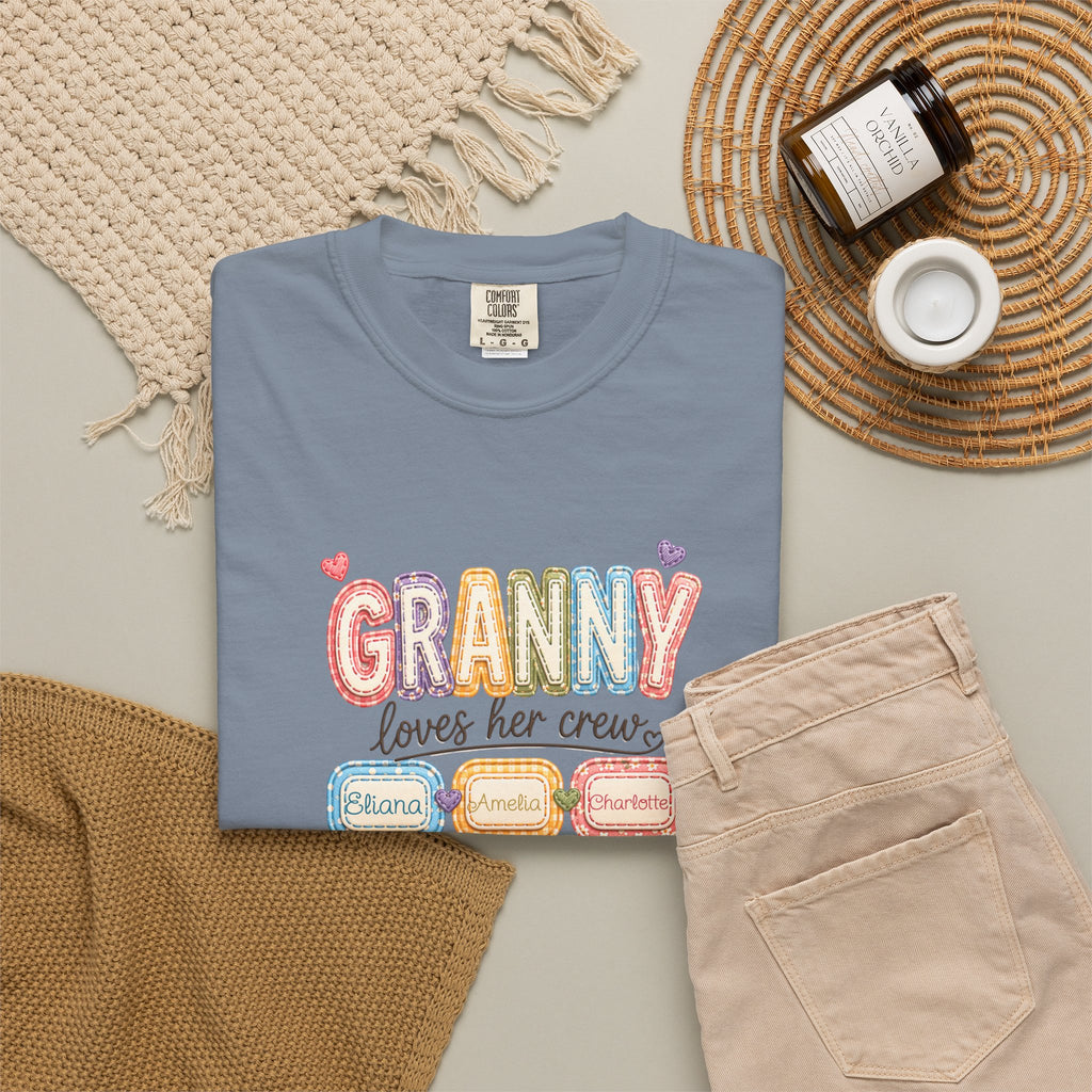 Granny Loves Her Crew T-Shirt – Cute Grandma Family Names Tee