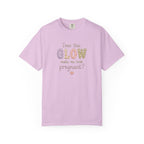 Does This Glow Make Me Look Pregnant? Graphic T-Shirt — Cute Pregnancy Announcement Tee