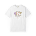 Does This Glow Make Me Look Pregnant? Graphic T-Shirt — Cute Pregnancy Announcement Tee