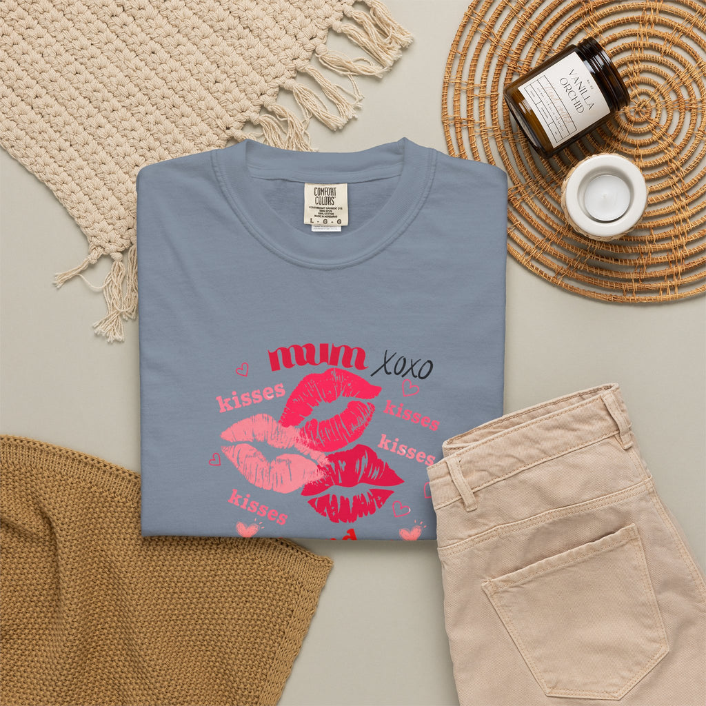 MUM — Mend Everything Kiss Print T-Shirt