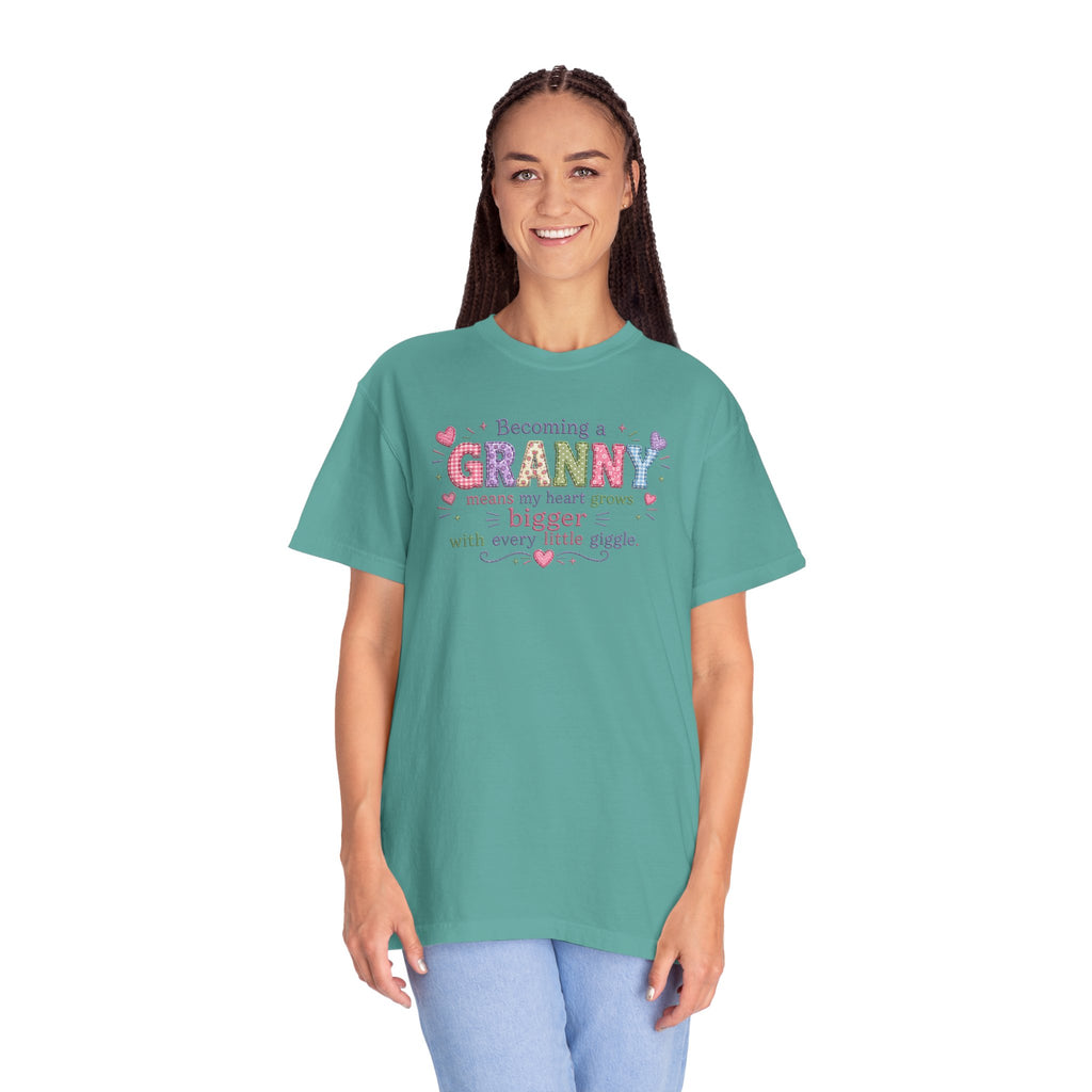 Becoming a Granny T-Shirt – Cute Grandma Shirt with "Becoming a Granny means my heart grows bigger with every little giggle" Design