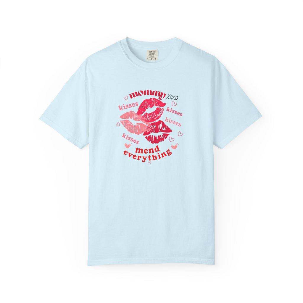 MOMMY — Mend Everything Kiss Print T-Shirt