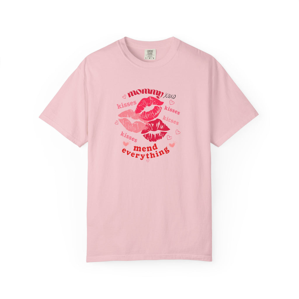 MOMMY — Mend Everything Kiss Print T-Shirt