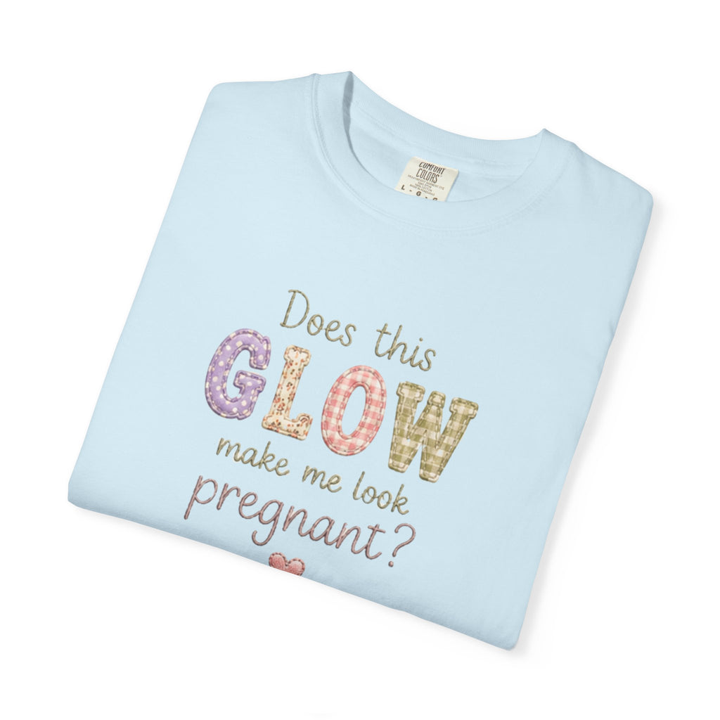 Does This Glow Make Me Look Pregnant? Graphic T-Shirt — Cute Pregnancy Announcement Tee