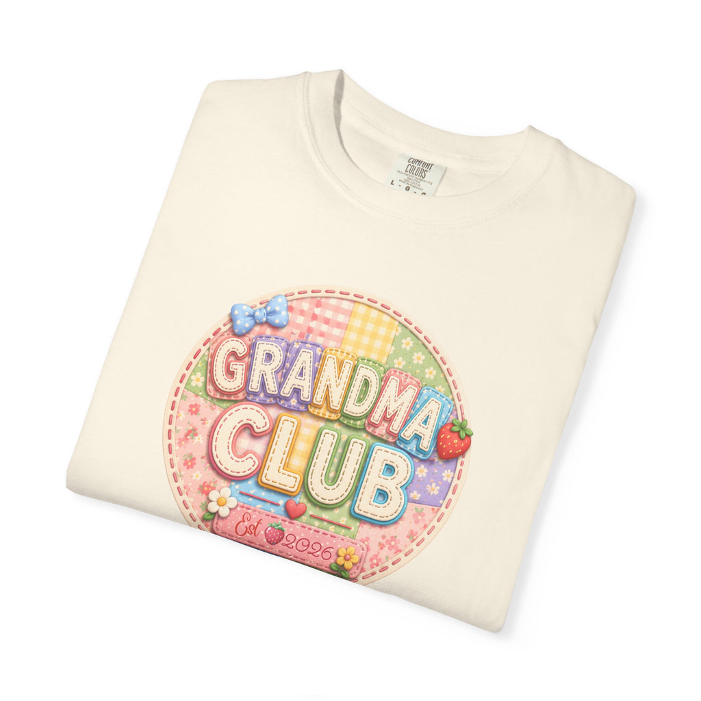 Grandma Club T-Shirt — Cute Retro Floral Badge Tee for Grandmothers
