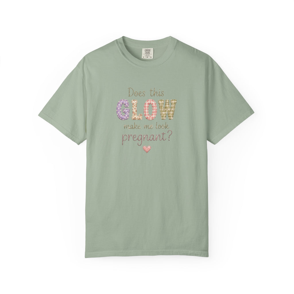 Does This Glow Make Me Look Pregnant? Graphic T-Shirt — Cute Pregnancy Announcement Tee