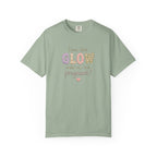 Does This Glow Make Me Look Pregnant? Graphic T-Shirt — Cute Pregnancy Announcement Tee