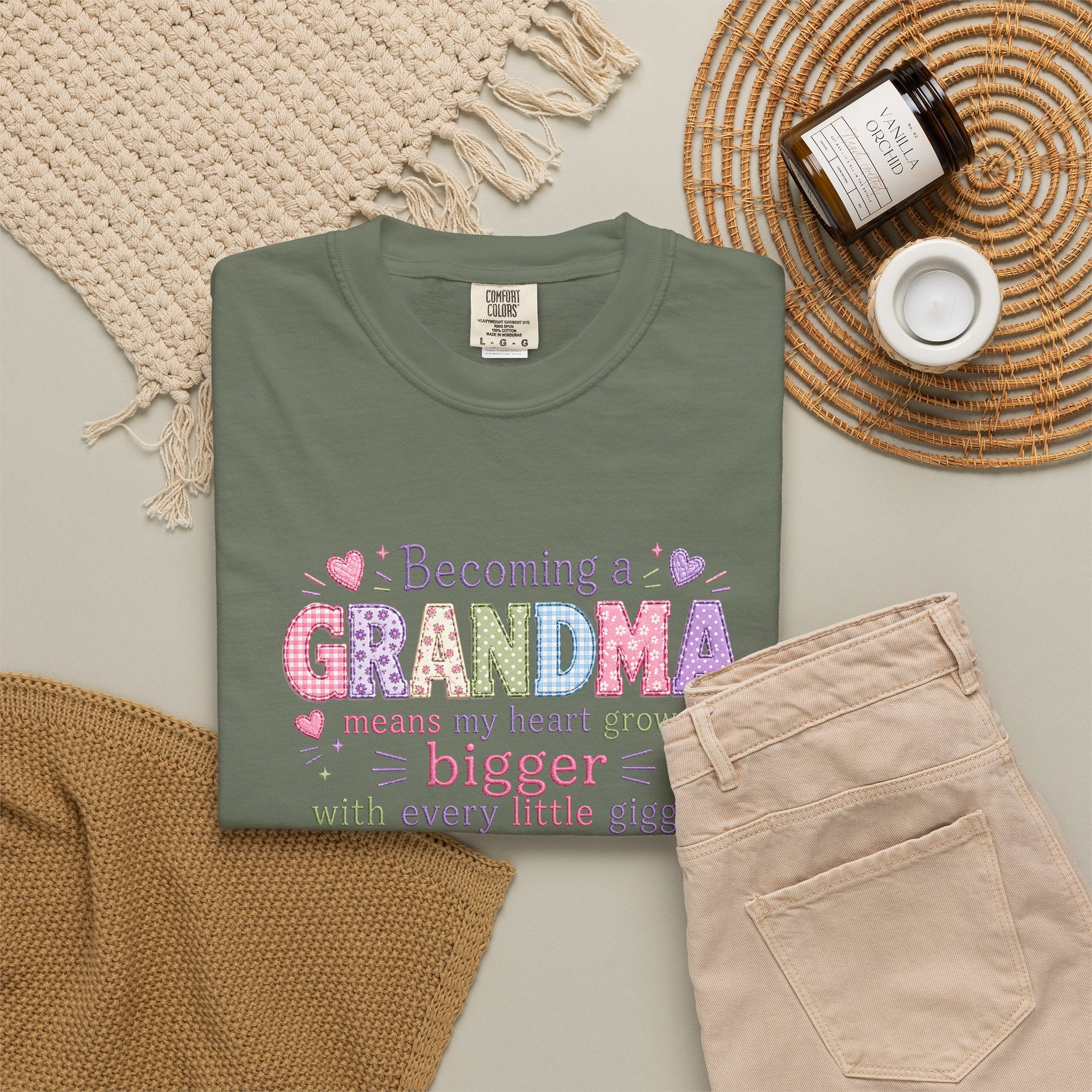 Grandma T-Shirt - "Becoming a Grandma Means My Heart Grows Bigger" - Cute Pastel New Grandma Gift