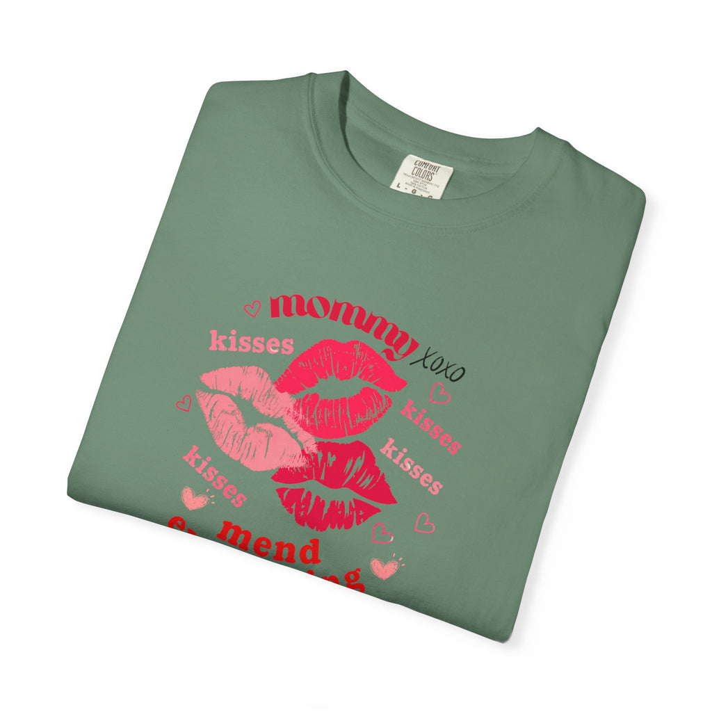 MOMMY — Mend Everything Kiss Print T-Shirt