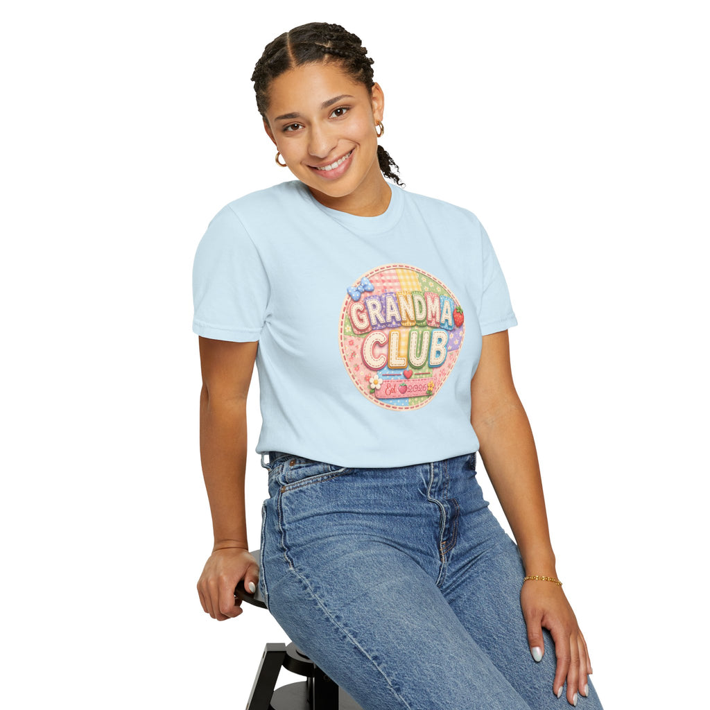 Grandma Club T-Shirt — Cute Retro Floral Badge Tee for Grandmothers