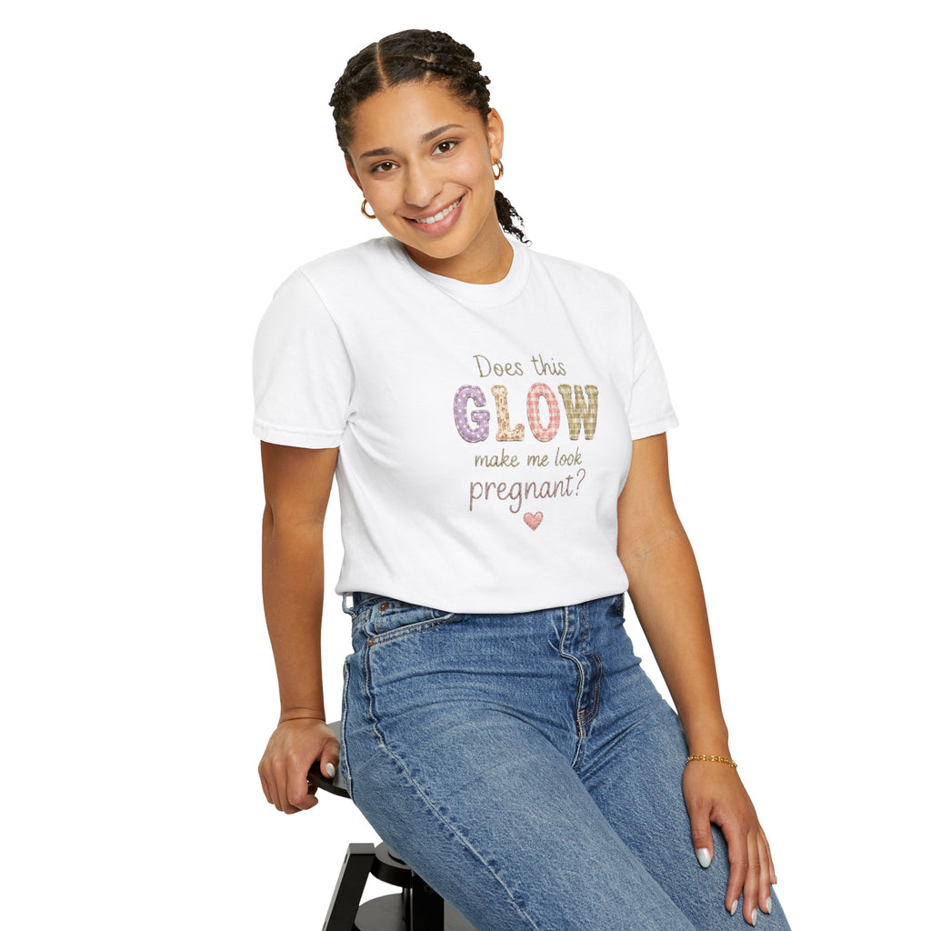Does This Glow Make Me Look Pregnant? Graphic T-Shirt — Cute Pregnancy Announcement Tee