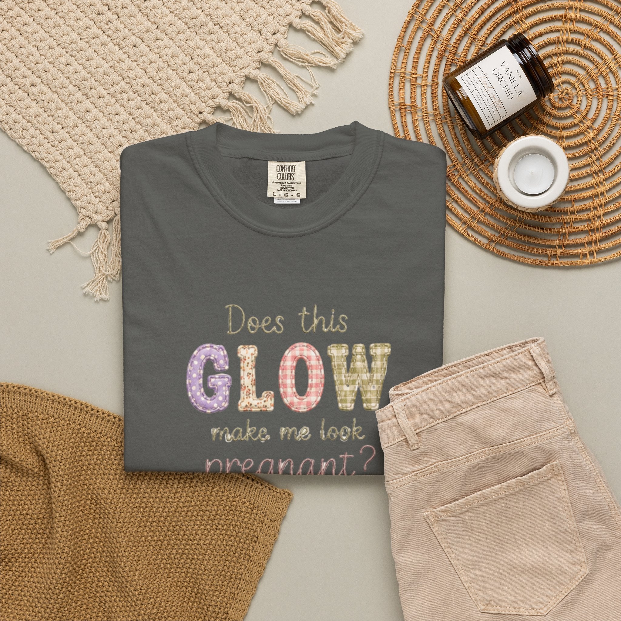 Does This Glow Make Me Look Pregnant? Graphic T-Shirt — Cute Pregnancy Announcement Tee