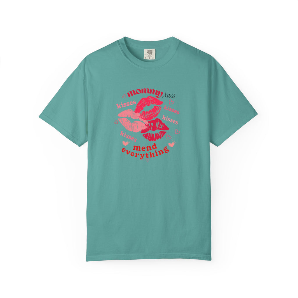 MOMMY — Mend Everything Kiss Print T-Shirt