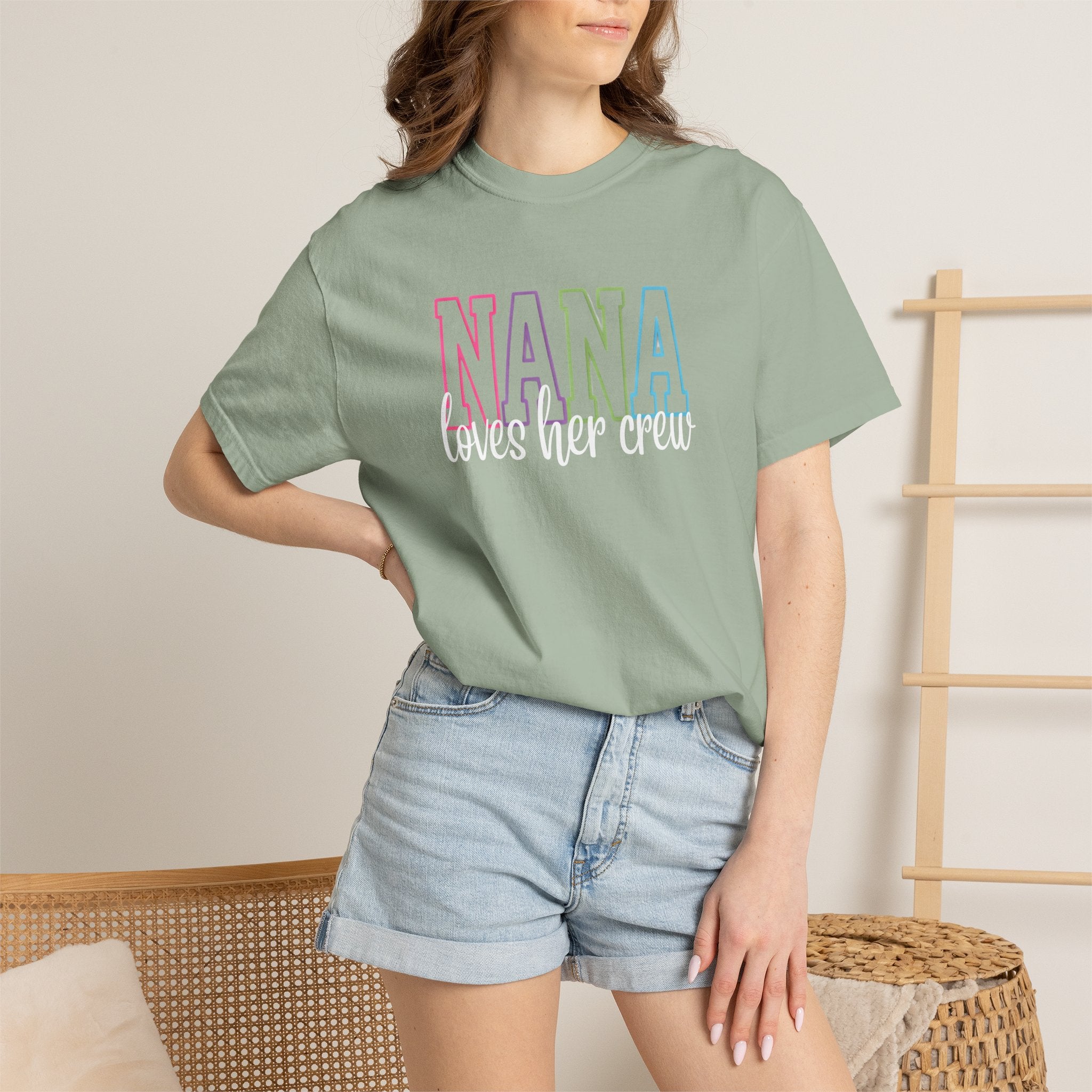 NANA loves her crew T-Shirt — Grandma Matching Family Tee