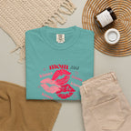 MOM — Mend Everything Kiss Print T-Shirt