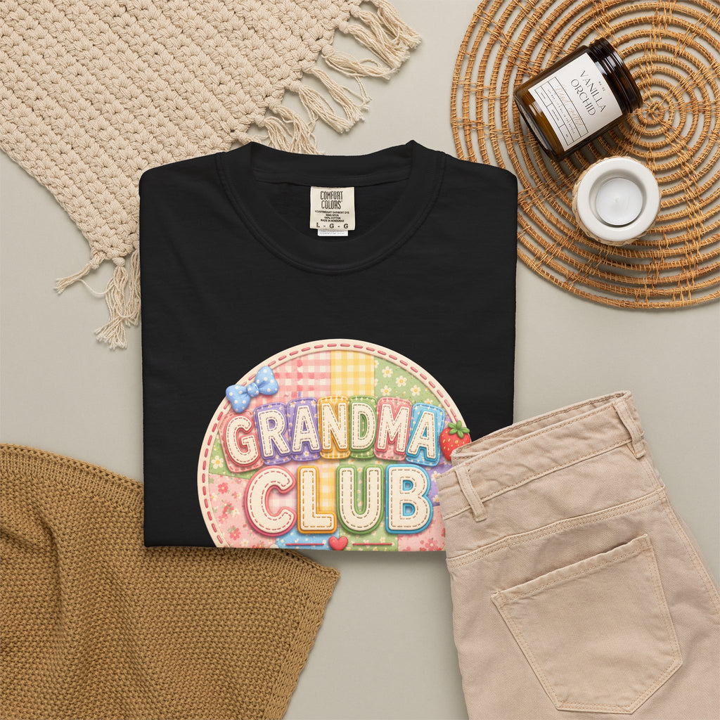 Grandma Club T-Shirt — Cute Retro Floral Badge Tee for Grandmothers