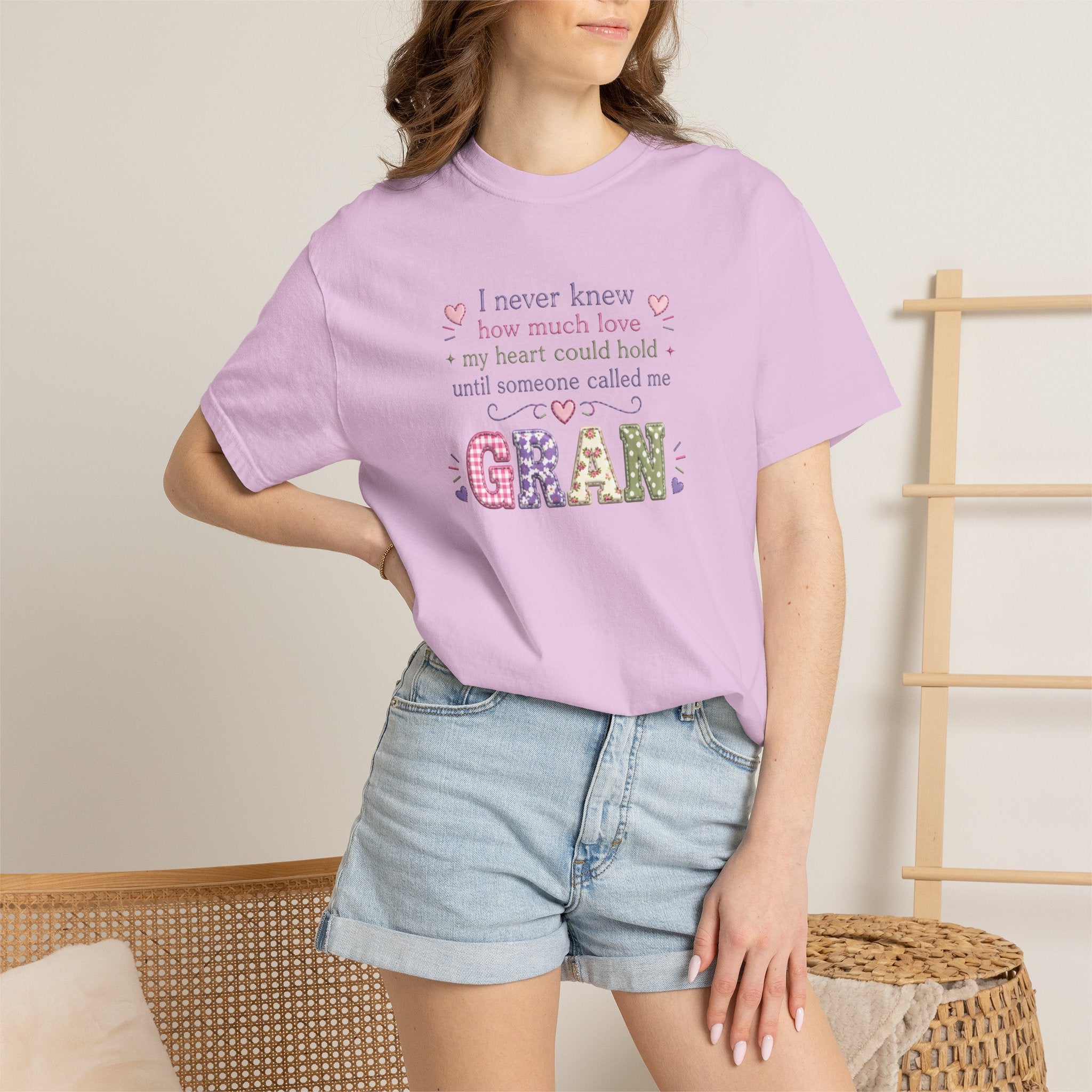 Gran Mom T-Shirt — "I never knew how much love my heart could hold until someone called me Gran" — Cute Floral Grandma Gift
