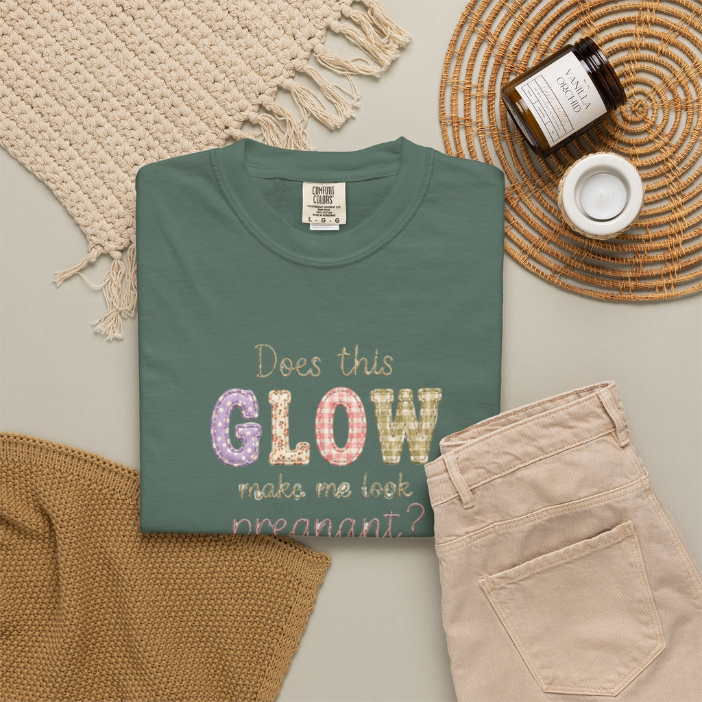 Does This Glow Make Me Look Pregnant? Graphic T-Shirt — Cute Pregnancy Announcement Tee
