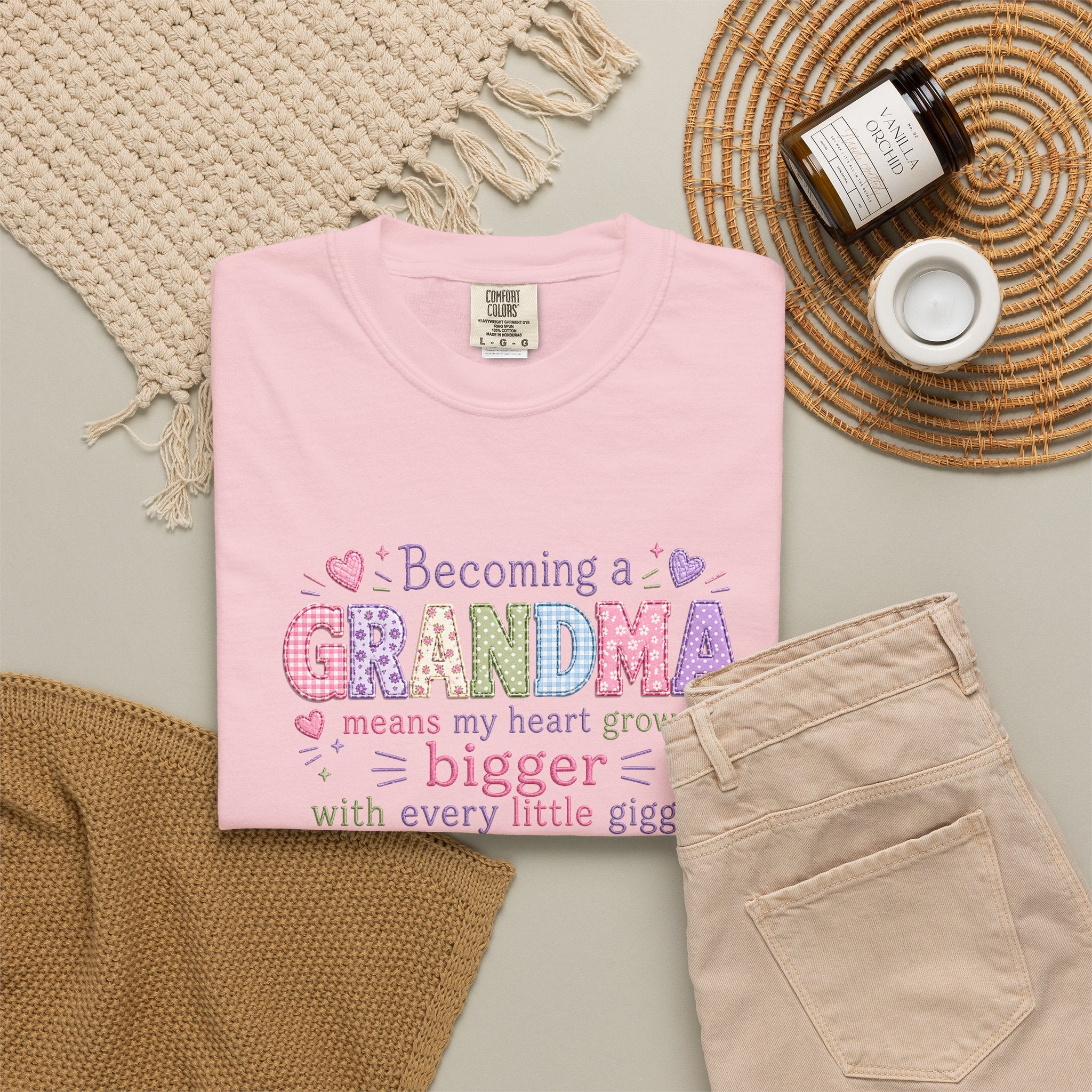 Grandma T-Shirt - "Becoming a Grandma Means My Heart Grows Bigger" - Cute Pastel New Grandma Gift
