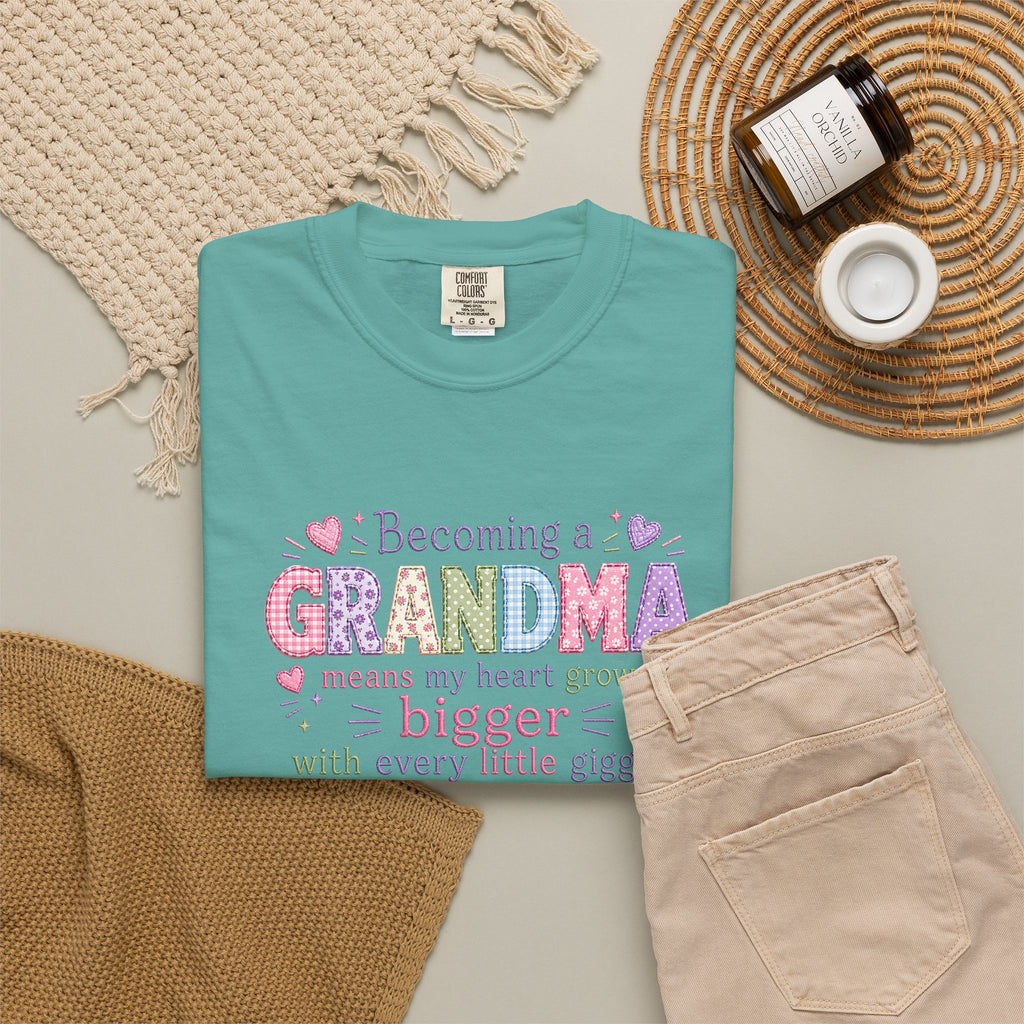 Grandma T-Shirt - "Becoming a Grandma Means My Heart Grows Bigger" - Cute Pastel New Grandma Gift