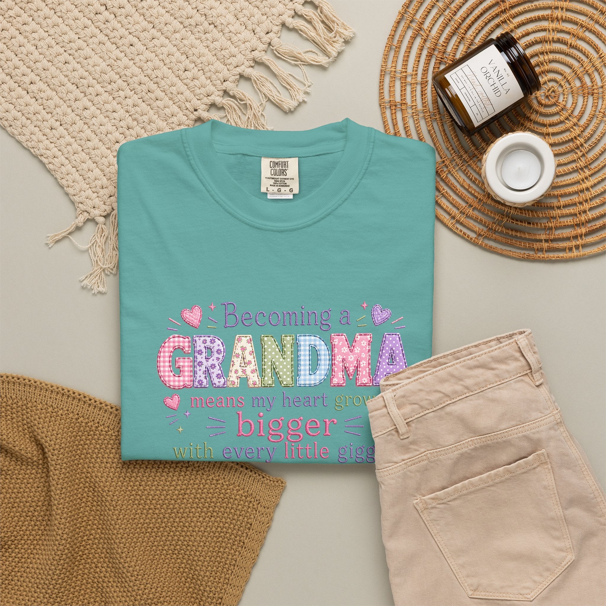 Grandma T-Shirt - "Becoming a Grandma Means My Heart Grows Bigger" - Cute Pastel New Grandma Gift