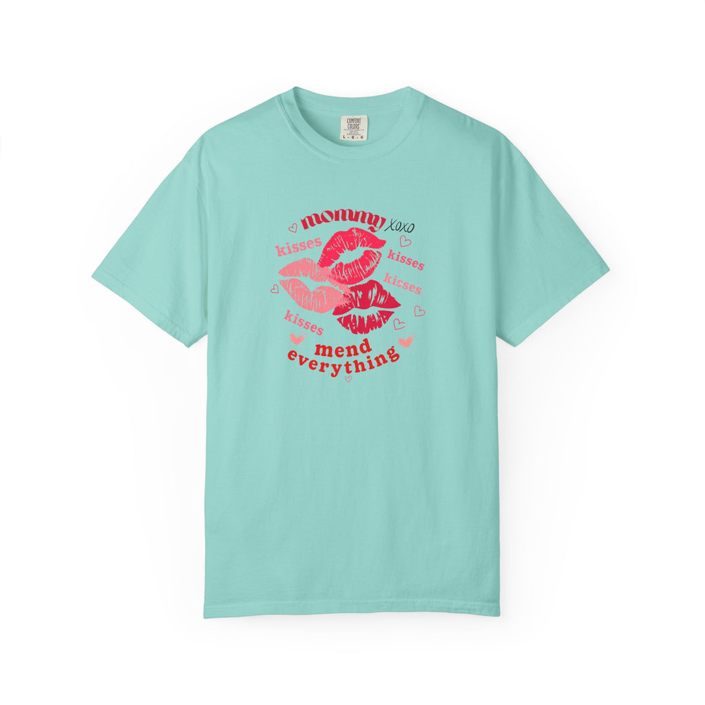 MOMMY — Mend Everything Kiss Print T-Shirt