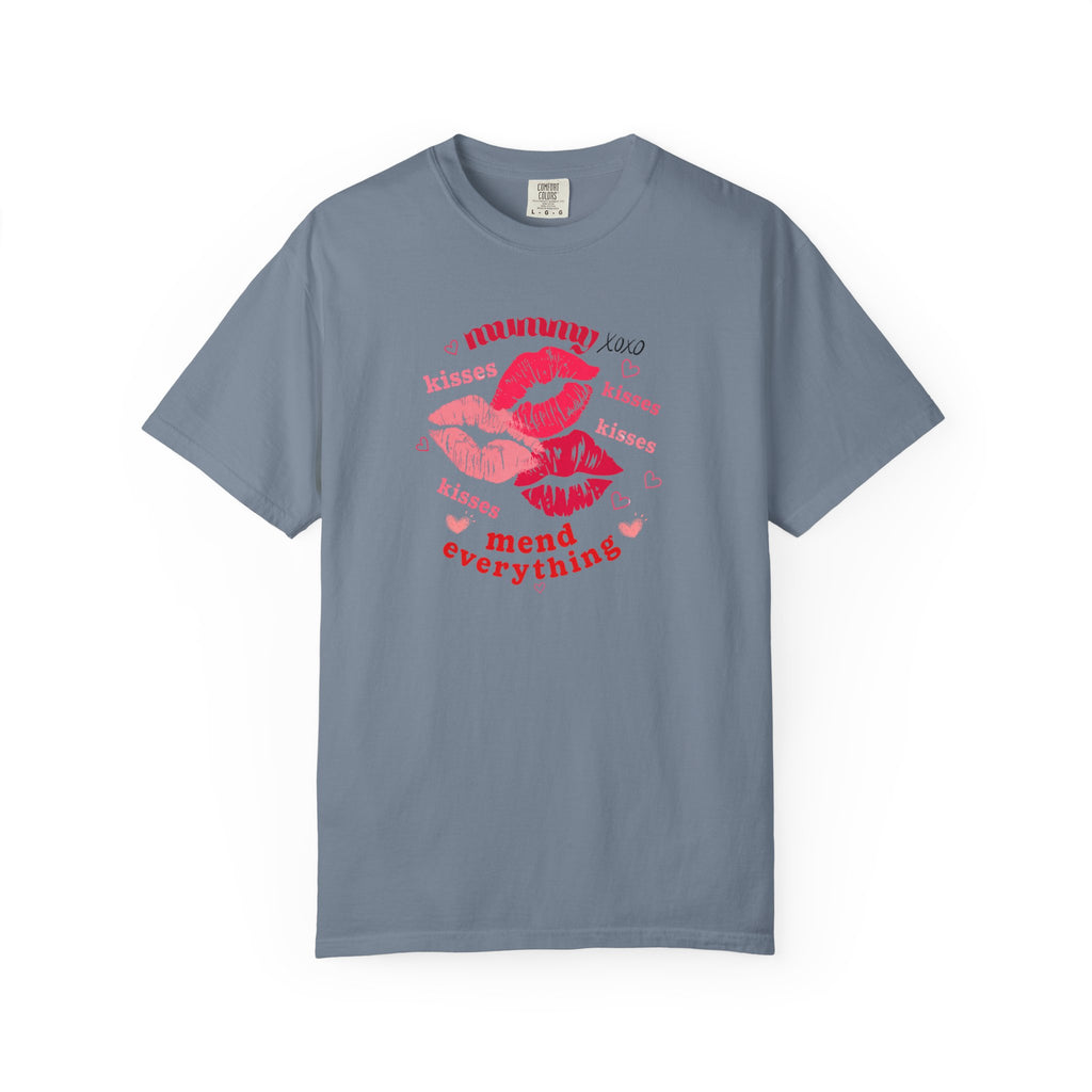 MUMMY — Mend Everything Kiss Print T-Shirt