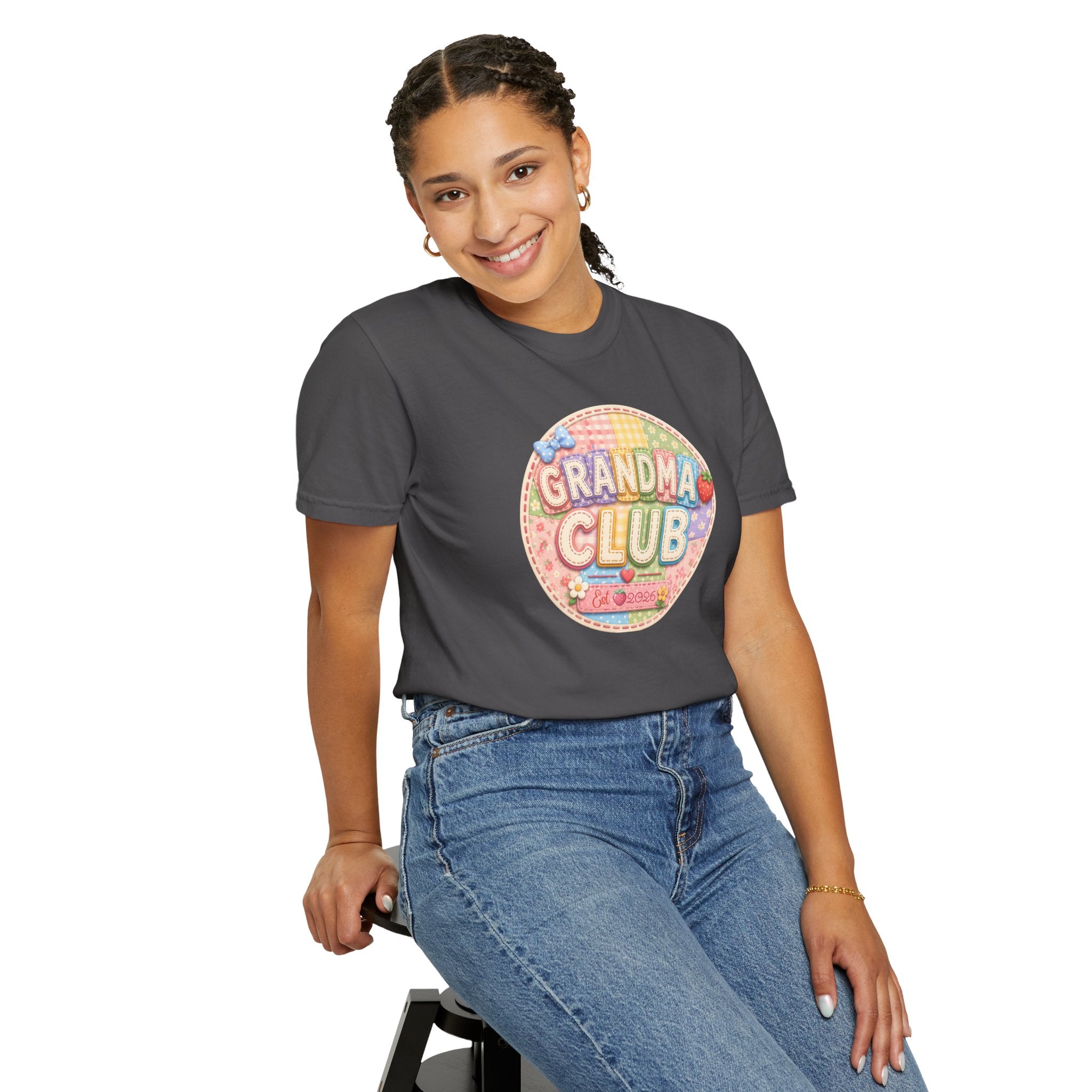 Grandma Club T-Shirt — Cute Retro Floral Badge Tee for Grandmothers