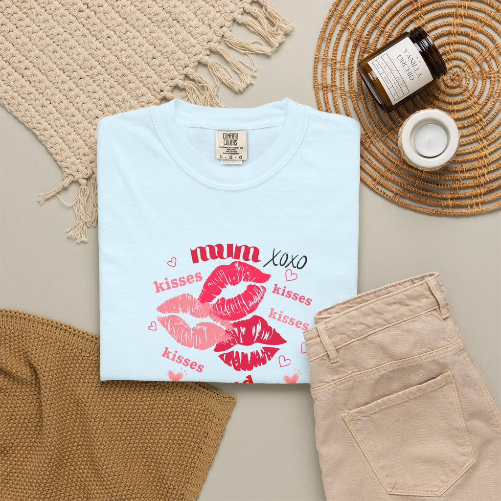 MUM — Mend Everything Kiss Print T-Shirt