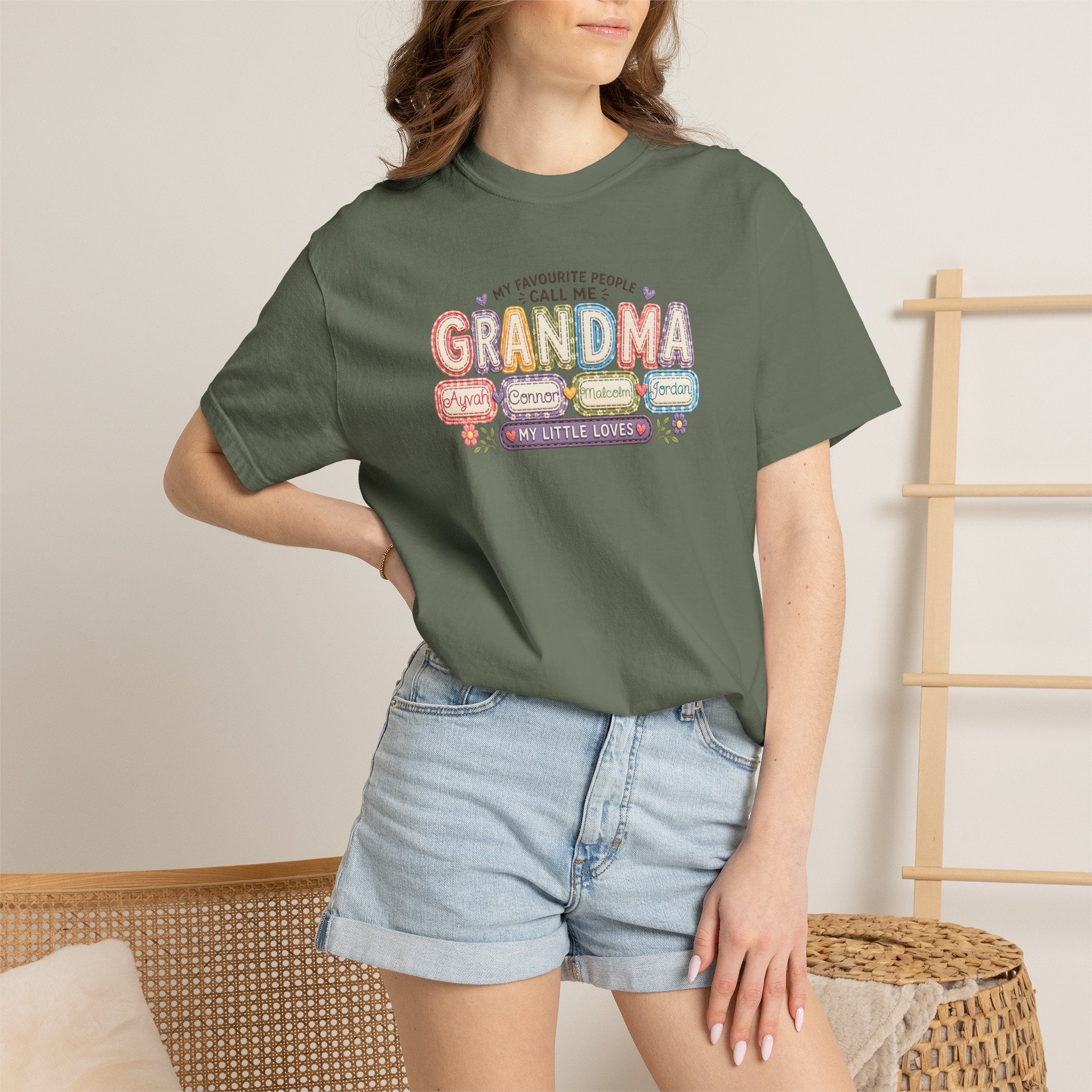 Grandma T-Shirt - My Favorite People Call Me Grandma (Cute Floral Retro Design)