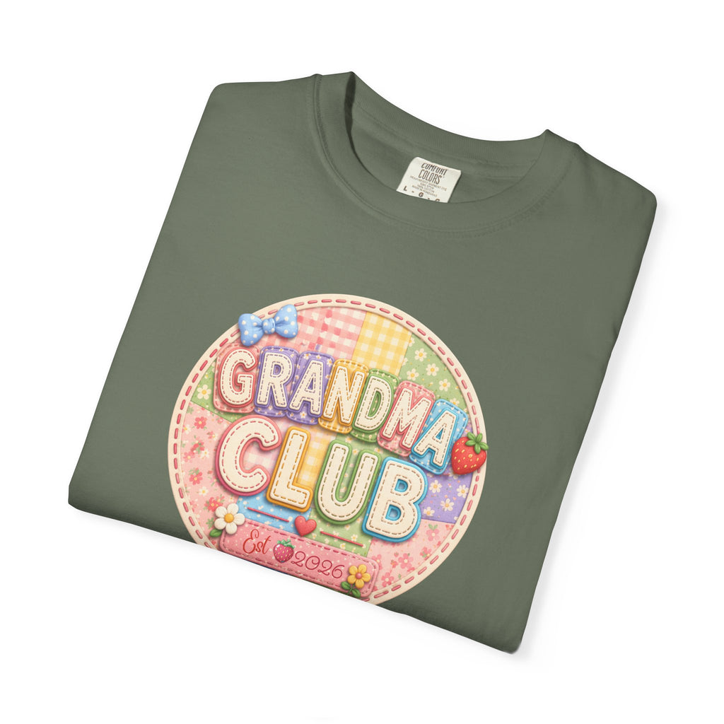 Grandma Club T-Shirt — Cute Retro Floral Badge Tee for Grandmothers