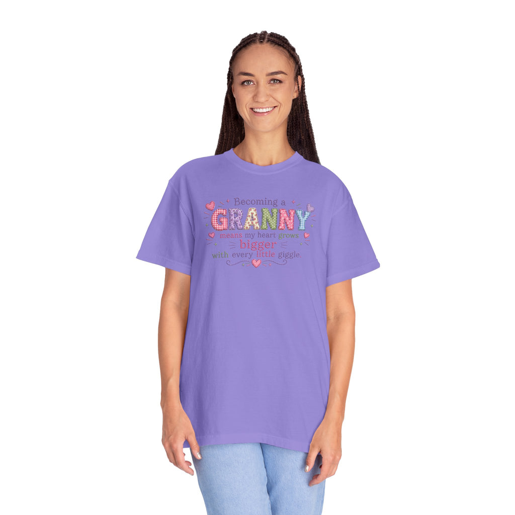 Becoming a Granny T-Shirt – Cute Grandma Shirt with "Becoming a Granny means my heart grows bigger with every little giggle" Design