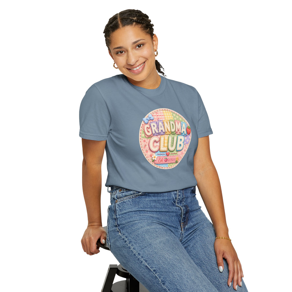 Grandma Club T-Shirt — Cute Retro Floral Badge Tee for Grandmothers