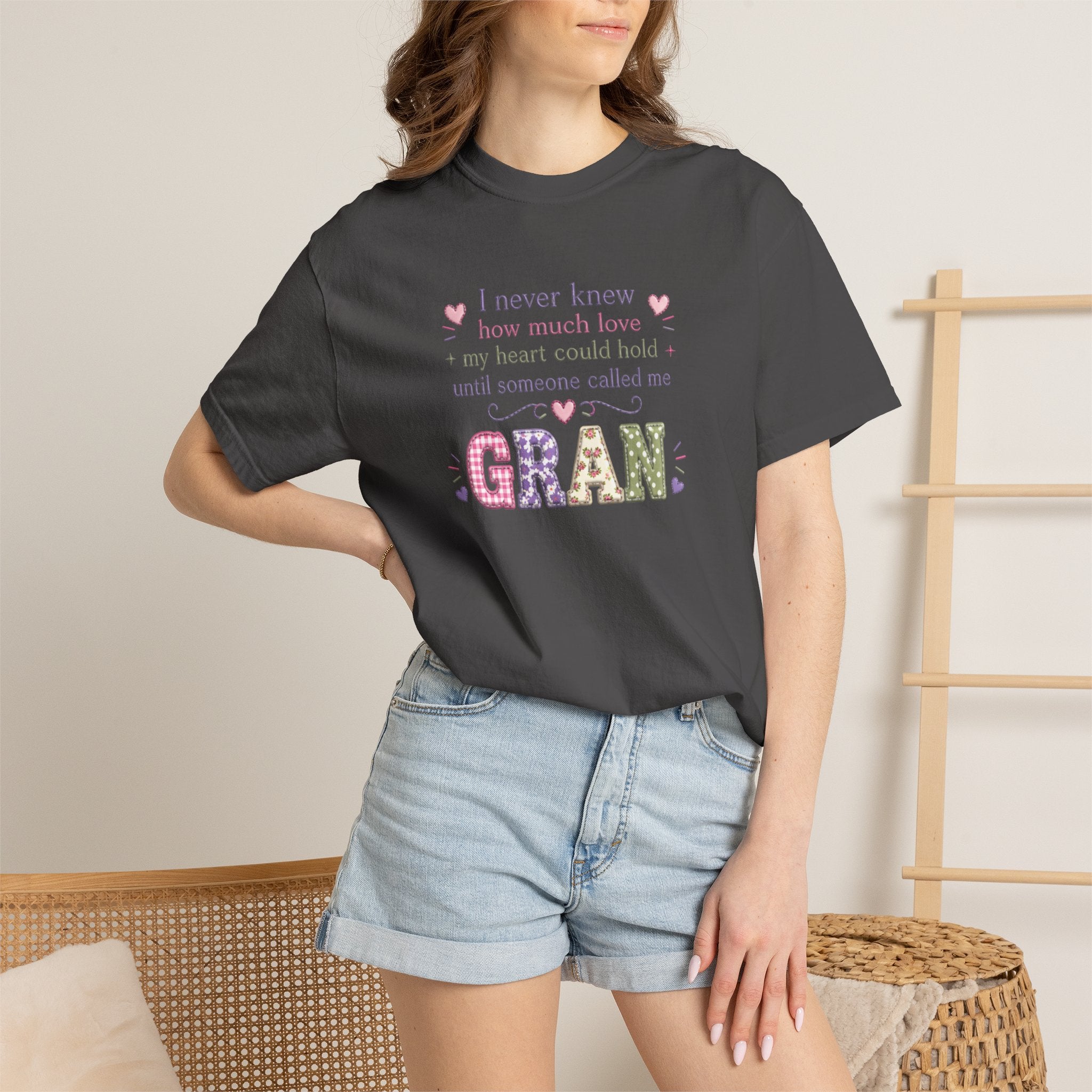 Gran Mom T-Shirt — "I never knew how much love my heart could hold until someone called me Gran" — Cute Floral Grandma Gift