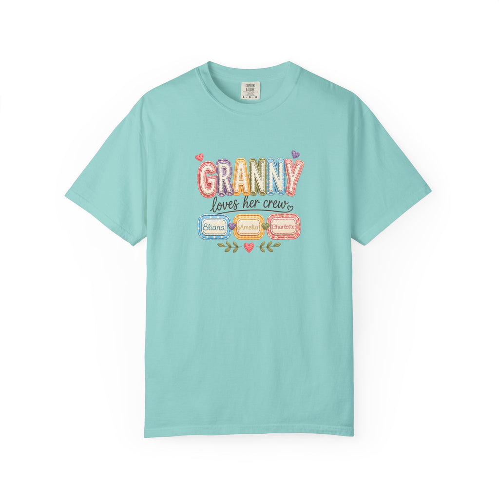 Granny Loves Her Crew T-Shirt – Cute Grandma Family Names Tee
