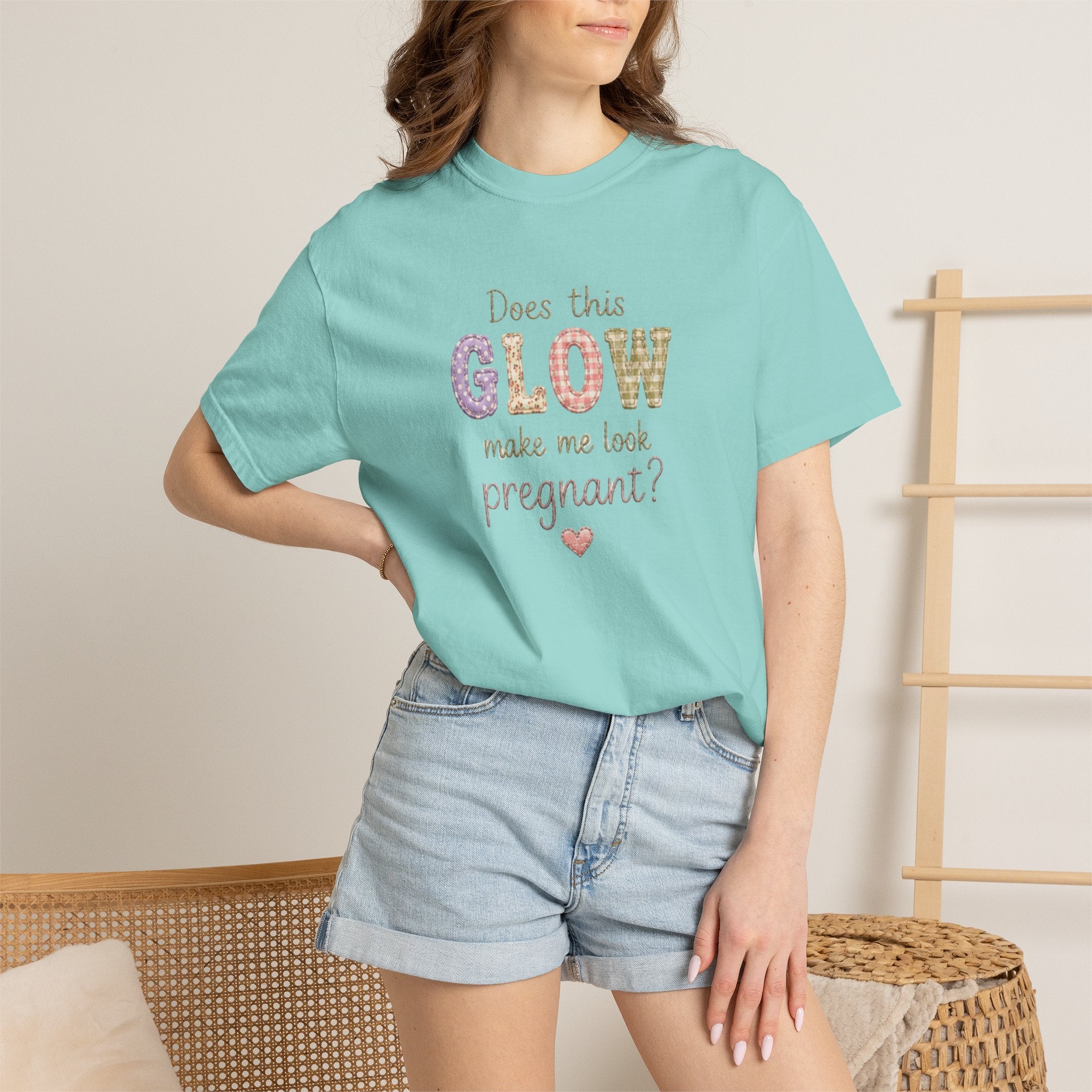 Does This Glow Make Me Look Pregnant? Graphic T-Shirt — Cute Pregnancy Announcement Tee