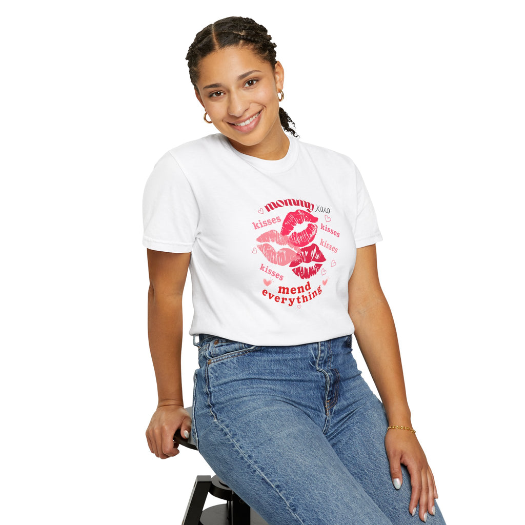MOMMY — Mend Everything Kiss Print T-Shirt