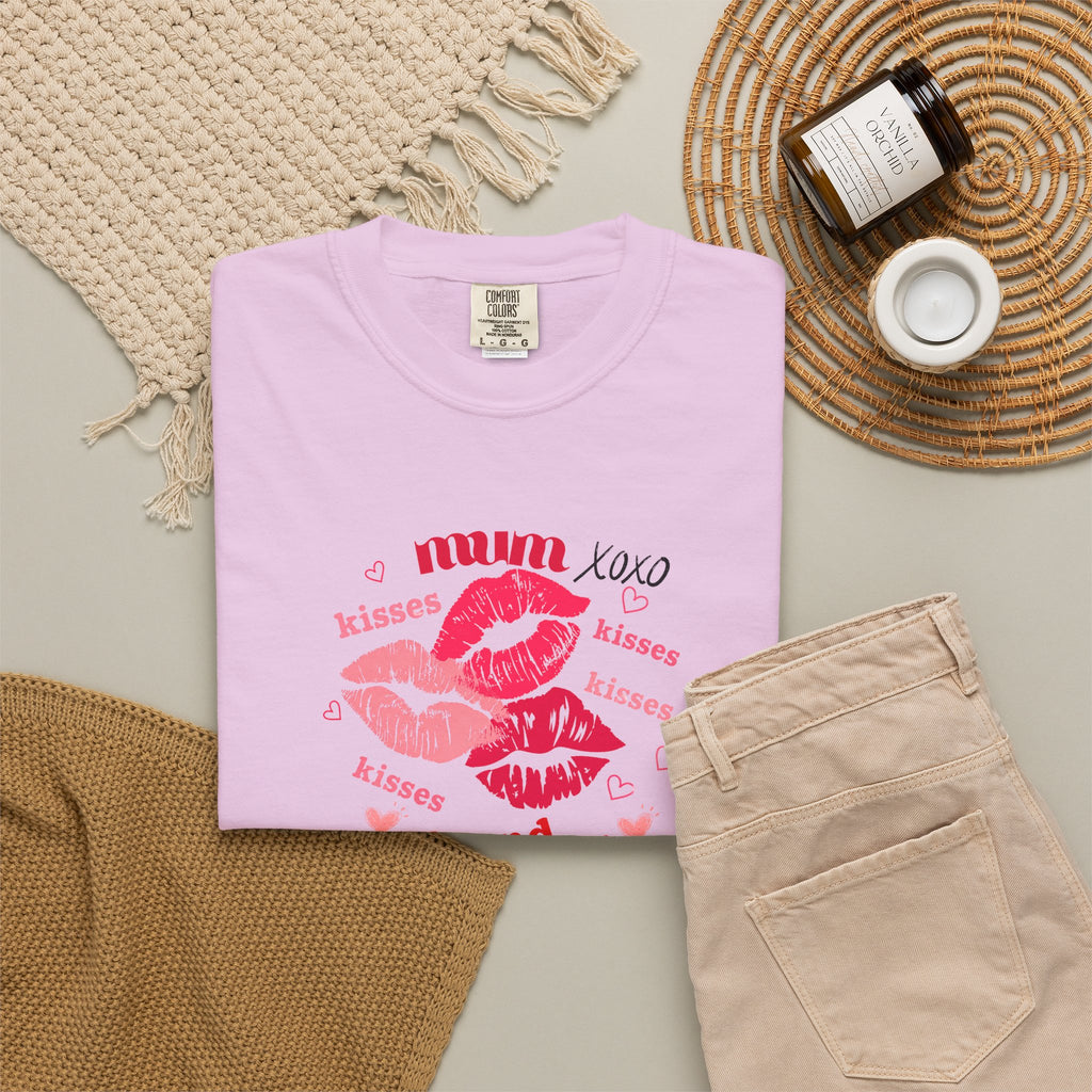 MUM — Mend Everything Kiss Print T-Shirt