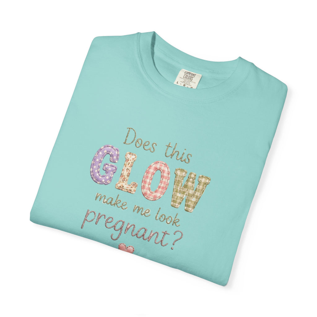 Does This Glow Make Me Look Pregnant? Graphic T-Shirt — Cute Pregnancy Announcement Tee