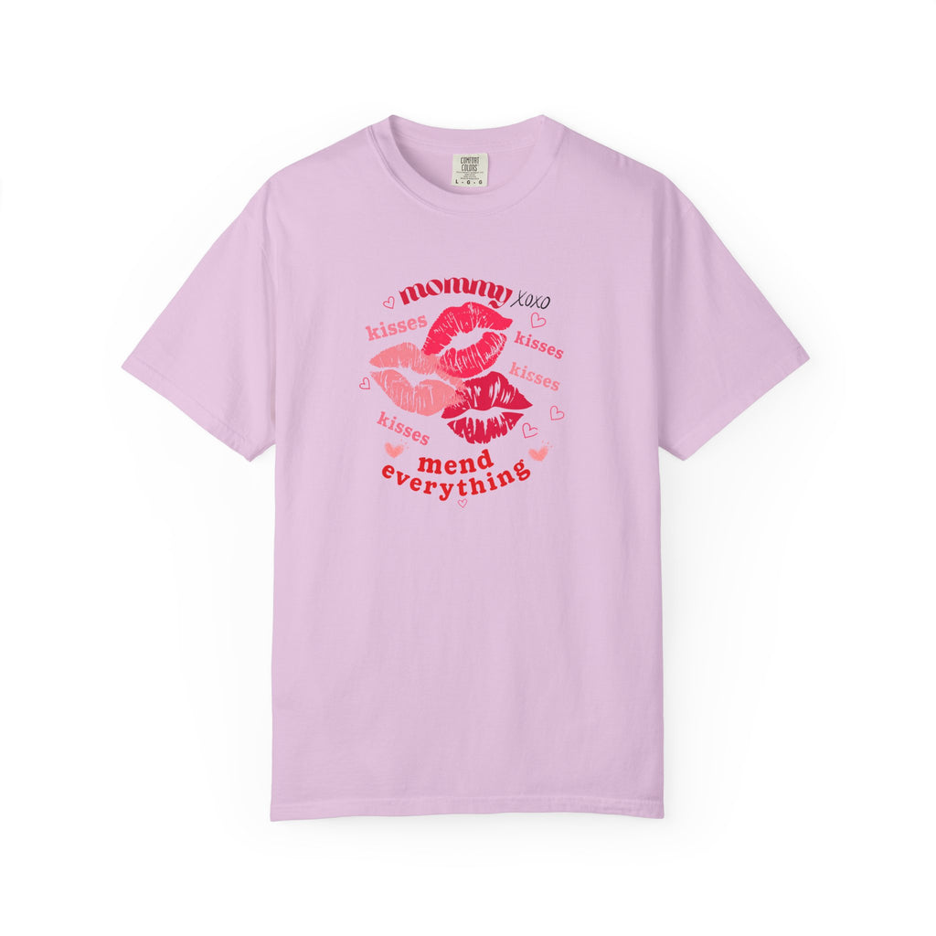 MOMMY — Mend Everything Kiss Print T-Shirt