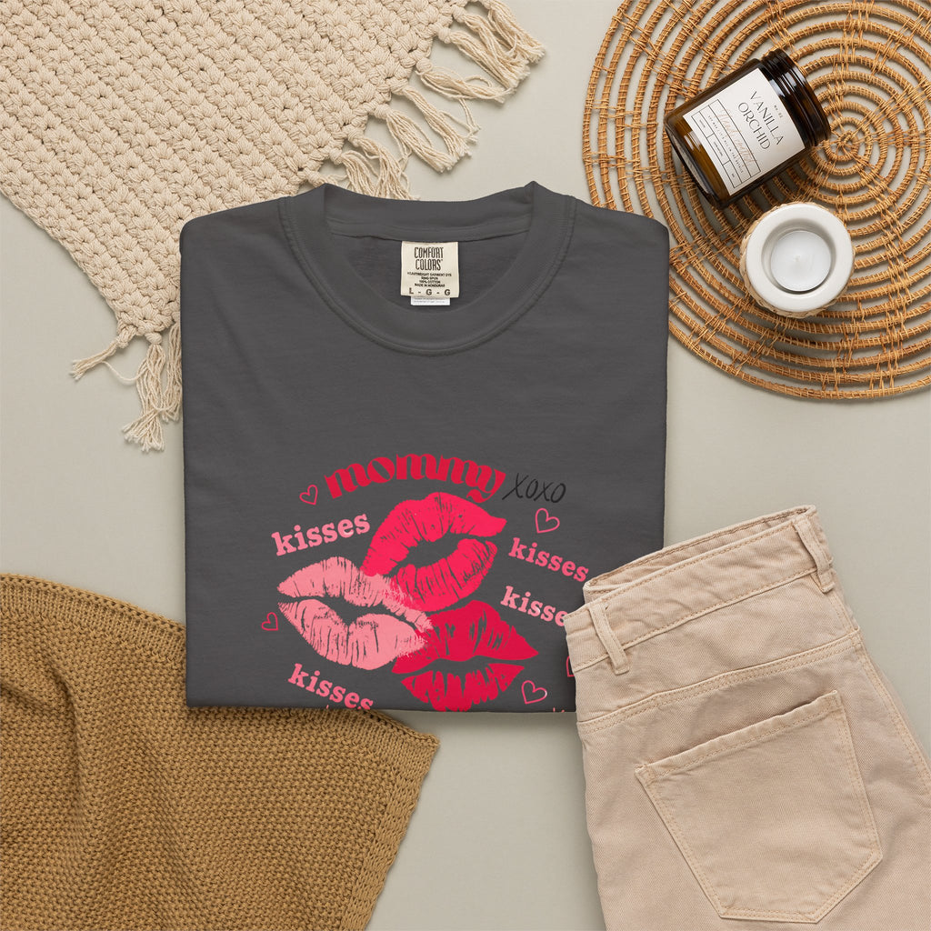 MOMMY — Mend Everything Kiss Print T-Shirt