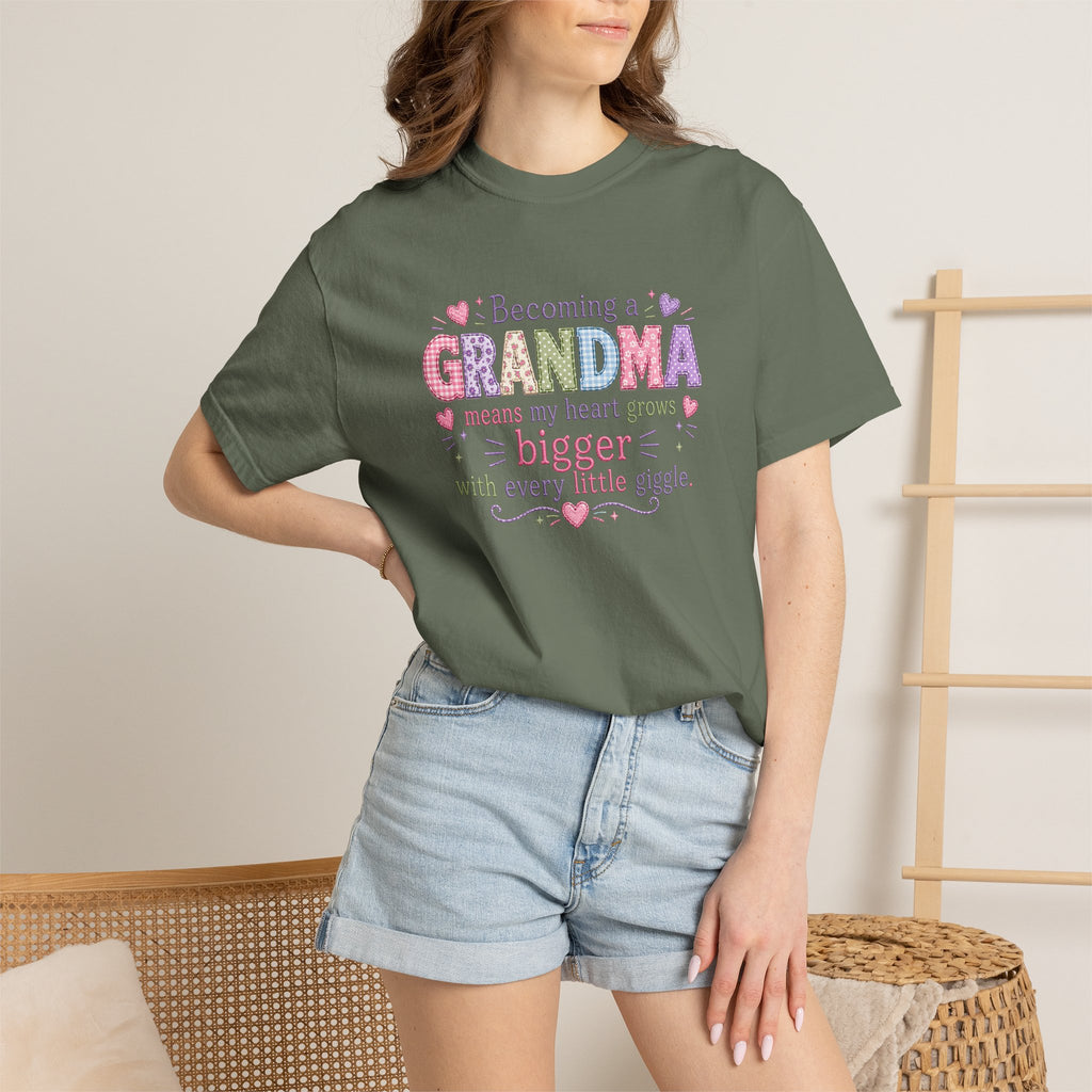 Grandma T-Shirt - "Becoming a Grandma Means My Heart Grows Bigger" - Cute Pastel New Grandma Gift