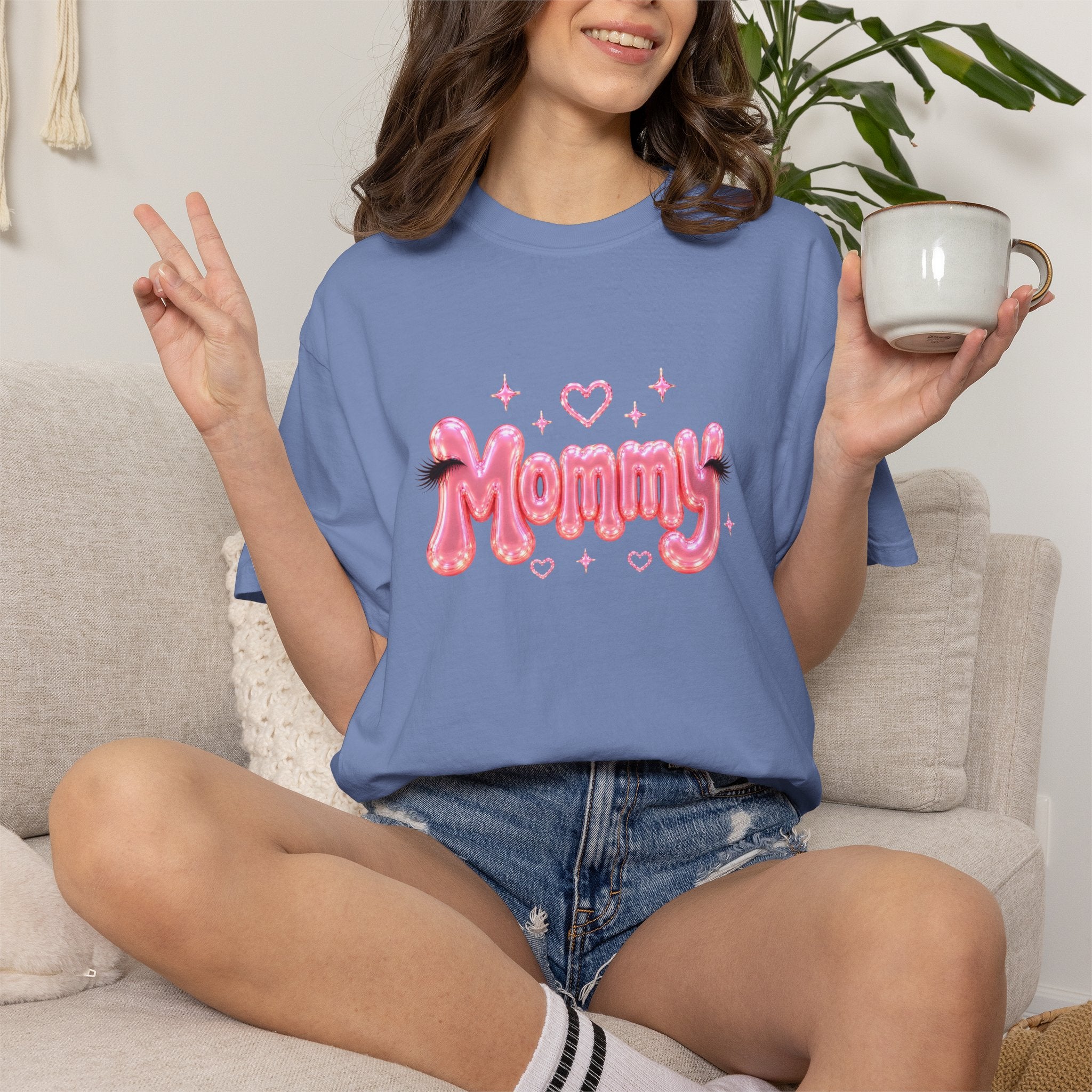 MOMMY Pink Balloon Eyelashes T-Shirt